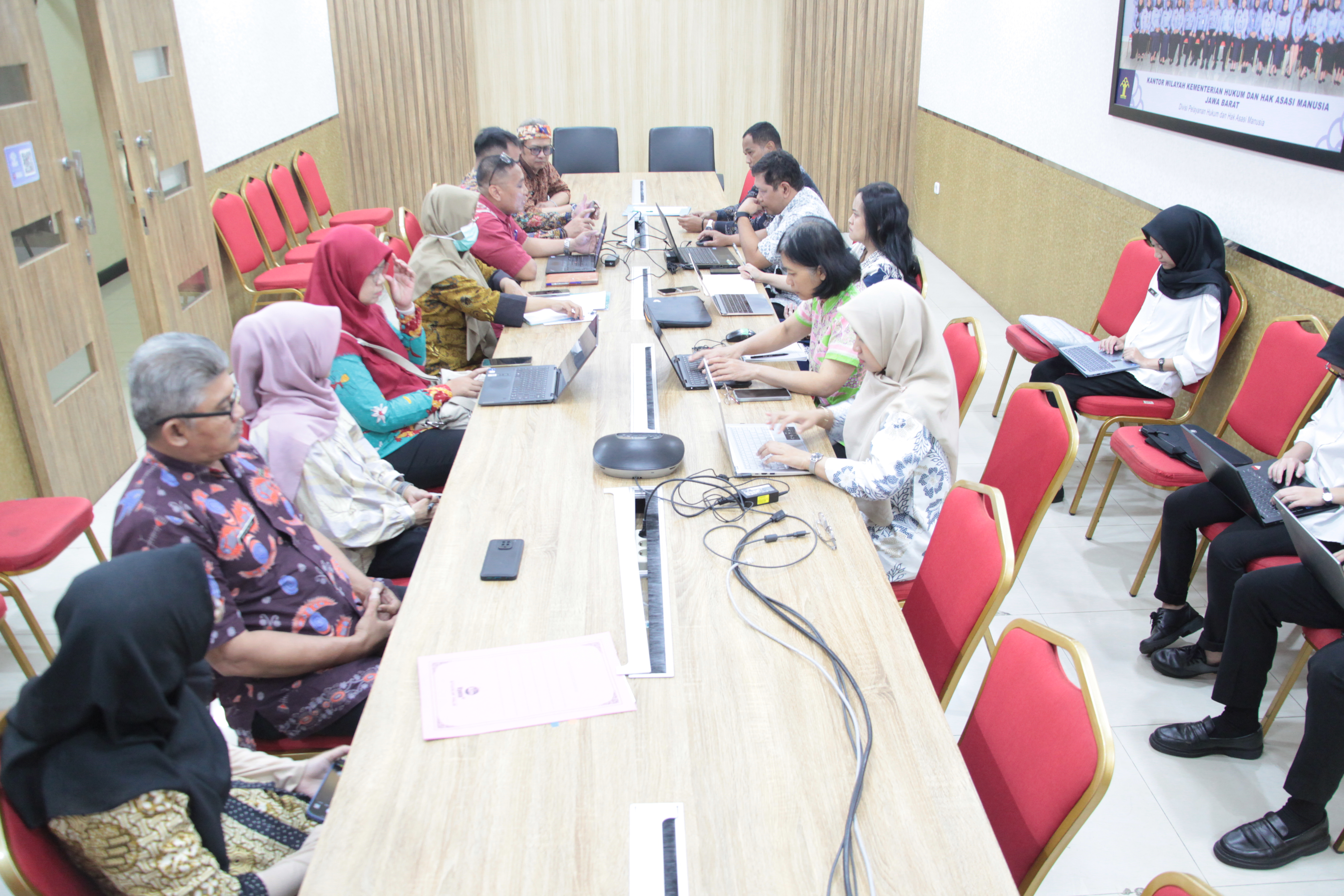 Genjot PAD Tanpa Langgar Aturan, Kemenkum Jabar Fasilitasi Harmonisasi Regulasi Pajak dan Retribusi Cirebon